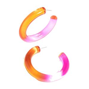 Pendientes de aro de resina llamativos en estilo retro acrílico transparente Pendientes de aro de resina con logotipo personalizado con degradado de colores personalizados - Product Image 2