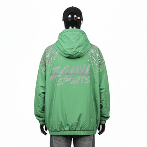 Veste coupe-vent haut de gamme pour femmes, tissu polyester lisse 130GSM, couleur verte, avec logo personnalisé en strass, veste pour femmes - Product Image 2