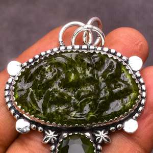 Pendentif Moldavite en argent sterling 925 avec chaîne de pierres précieuses naturelles changeantes Cadeau parfait pour maman ou elle - Product Image 3
