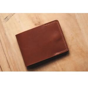 Portefeuille en cuir classique Offre Spéciale fabriqué à la main avec un design mince et des coutures durables pour un usage quotidien disponible au meilleur prix - Product Image 1