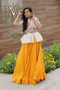 TENNECY présente sa nouvelle collection de Lehenga, Choli et Dupatta, ensemble entièrement cousu, style fête, occasion mariage, toutes saisons - Product Image 2
