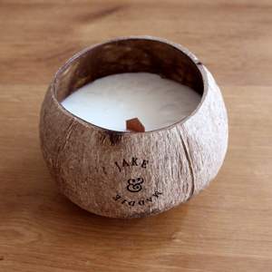 Vela de concha de coco hecha a mano ecológica, piezas decorativas de centro, cuenco de masa de coco rústico, velas para centros de mesa de cena - Product Image 4
