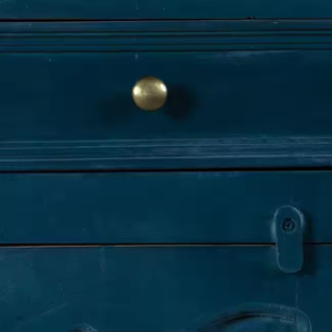 Buffet traditionnel de petite taille offrant un rangement caché et une finition mate raffinée pour une organisation élégante de la maison en provenance d'Inde - Product Image 3