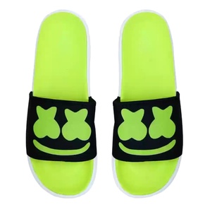 Vente en gros de claquettes unisexes de créateur, claquettes personnalisées de haute qualité, claquettes de couleur unie, claquettes pour hommes très vendues - Product Image 6