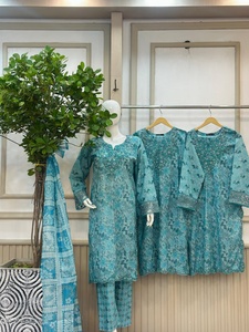 Collection Ssumaira présentant un ensemble de pantalons brodés en coton avec robe d'hiver 3 pièces - Product Image 4