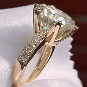 Anillo de Diseño Único para Mujer con Moissanita, Corte Redondo de 2.00CT, Anillo Solitario con Halo, Plata de Ley 925 con Baño de Oro, Regalo para el Día de la Mujer - Product Image 1