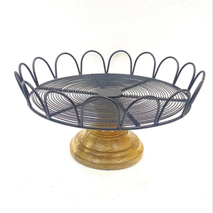 Support de gâteau en métal de qualité durable et durable pour les fêtes de mariage et de service sur la table. - Product Image 1