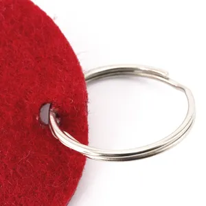 Portachiavi Personalizzati in Feltro Nicles, Gadget Promozionali con Moschettone - Product Image 5