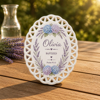 Ornement en céramique personnalisé Art Déco, motif ovale en treillis, imprimé couronne d'hortensias et de lavande aux tons doux, pour anniversaire et remise de diplôme