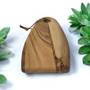 Tabla de cortar de madera atemporal Tabla de queso con cuchillo de acero inoxidable para un servicio elegante y una presentación culinaria orgullosa - Product Image 6
