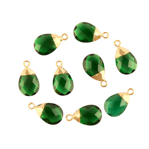 Dijes de una sola fianza de cuarzo verde esmeralda, tapa galvanizada dorada, hallazgos de latón - Product Image 1