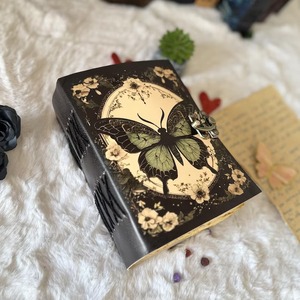 Grande mouche à beurre en cuir Grimoire Blank Spell Book of Shadows Witchcraft Journal avec Moth & Morpho Butterfly Design - Product Image 3