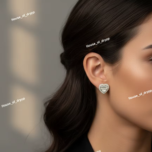 ต่างหูรูปหัวใจสีเงินประดับเพชรทรงบาแก็ตต์ ดีไซน์หรูหราสำหรับผู้หญิง สวมใส่ได้ทุกวัน เหมาะเป็นของขวัญ - Product Image 4