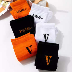 OEM Designer Casual Jacquard Tricoté Lettre Équipage Coton Chaussettes De Sport Hommes Drôle Logo Personnalisé En Gros Plage Performance Y2K Style - Product Image 1