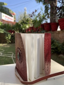 Journal en cuir artisanal avec motif en relief et papier naturel - Parfait pour écrire, dessiner et un usage quotidien - Product Image 5