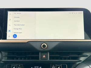 Véhicule de Luxe d'Occasion 2023 - Crown Limited 2.5L Hybride AWD Berline Transmission Automatique à Vendre - Product Image 6