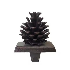 Soporte de calcetín de metal simple para Navidad Gancho de hierro mínimo para colgar medias y decoración de vacaciones en casa - Product Image 3