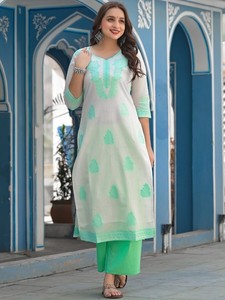 Ensemble Kurtis décontracté en coton pur à manches longues et col en V, motifs ethniques brodés, tendance et design, avec pantalon palazzo et dupatta - Product Image 3
