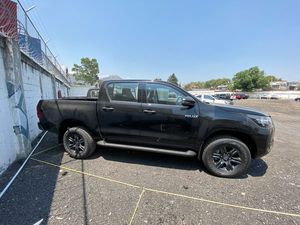 Utilisé pour les sièges en cuir Hilux SR 2023 AWD Intérieur foncé Conduite à gauche - Product Image 5