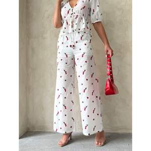 Pantalones de Voile Bordados para Mujer, Elegantes con Detalles de Bordado Intrincado - Product Image 2