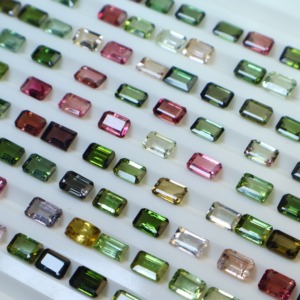Pierre précieuse naturelle multicolore en tourmaline taille émeraude 7x5 mm, facettée et polie, en vrac, vente en gros PANJSHIR GEMS INTERNATIONAL - Product Image 6
