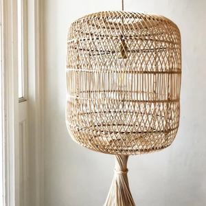 Pantalla de Lámpara de Ratán Natural Extra Grande, Pantalla Colgante de Mimbre Tejido Contemporáneo, Iluminación Tradicional Vietnamita Hecha a Mano - Product Image 4