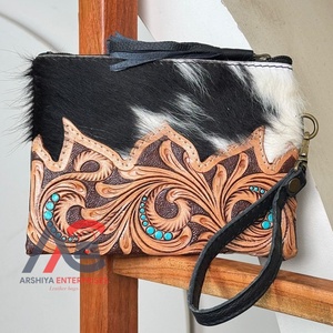 Haute qualité concepteur repoussé à la main en cuir bracelet pochettes véritable peau de vache gland carré téléphone sacs à main femmes enveloppe pochette - Product Image 1