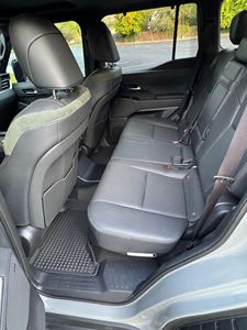 Lexus GX 550 Overtrail+ 2025 d'occasion en excellent état, prêt à être expédié - Product Image 3