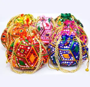 Borse fatte a mano da donna Rajasthani Potli con tutto il filo da ricamo per regali di matrimonio regali indiani di ritorno per feste