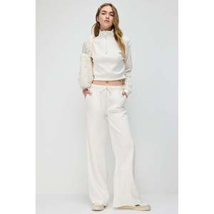 Pantalons de survêtement à jambes larges et taille ajustable au toucher doux pour les activités de plein air - Product Image 2