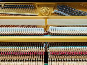 Piano Vertical Yamaha U1H en Excelente Estado, Afinado por Expertos, Calidad Garantizada, Piano Usado de Calidad, Elección Ideal 1731236 - Product Image 3