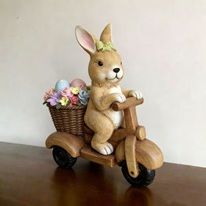 Vente flash : Sculpture de lapin sur moto, panier de fleurs rose avec petite famille d'animaux, décoration de maison en résine, cadeau pour Pâques - Product Image 1
