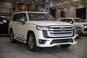 Toyota Land Cruiser con Motor Turbo V6, Tracción en las Cuatro Ruedas, Neumáticos R20, Asientos de Cuero - General VXR, Volante a la Izquierda, en Venta - Product Image 6