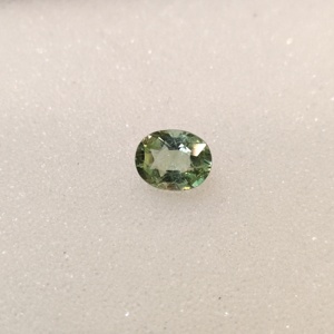 Tourmaline naturelle vert clair pierre lâche ovale taillée pierre précieuse à facettes 7.3x9.3mm 1.75 carat pour la fabrication de bijoux - Product Image 3