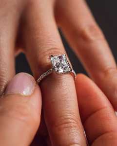 Anillo de compromiso de moissanita cultivada en Plata de Ley 2,5 de corte radiante de 925 quilates, regalo de aniversario de fiesta de boda clásico de lujo para - Product Image 3