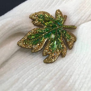 Broches de cuentas de diseñador hechos a mano-Accesorios de alta calidad Diseño único. Forma de color personalizable, estilos modernos/tradicionales. - Product Image 1