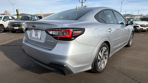 Subaru Legacy Limited 2025 certifiée, propre et en bon état, faible kilométrage, transmission automatique, sièges en cuir, sans accident et sans défaut. - Product Image 2