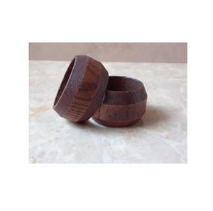 Anneaux de serviette en bois massif de qualité supérieure, parfaits pour les tables rustiques, les tables modernes et minimalistes et les célébrations. - Product Image 3