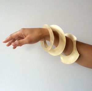 A menudo, puños, brazaletes y pulseras de cuerno de búfalo natural hechos de cuerno de búfalo real, disponibles en una variedad de tamaños - Product Image 6