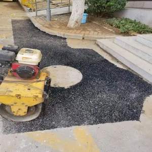 SpeedySeal Cold Patch pour applications rapides, idéal pour des réparations rapides sur les routes achalandées et les parkings - Product Image 1