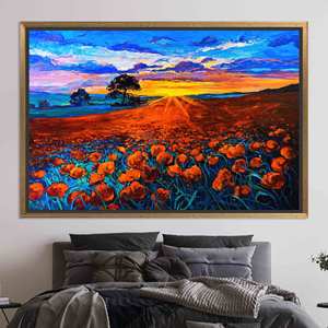 Tableau sur toile champêtre aux fleurs rouges : impression coucher de soleil, décoration murale élégante, toile encadrée dorée - Product Image 1