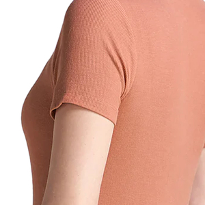 T-shirt créatif et tendance pour femme, conçu pour des mouvements confortables, avec une forme élégante et un style visuel contemporain - Product Image 5