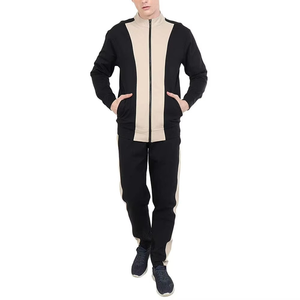 Chándal negro elegante con detalles en beige Ropa deportiva moderna para hombre Eleva tu armario Perfecto para el estilo diario - Product Image 6