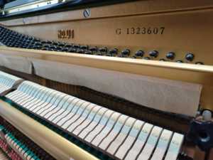 Piano droit Yamaha U1G de qualité supérieure, couleur noire, piano acoustique d'occasion japonais pour les musiciens professionnels, approvisionnement en usine - Product Image 5