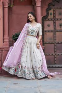 Impresionante Festival Lehenga Choli con bordado pesado de lentejuelas e hilo de trabajo perfecto para bodas y celebraciones tradicionales - Product Image 2