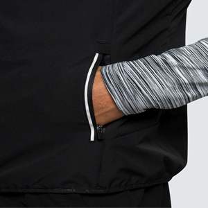 Logo réfléchissant fermeture éclair complète veste Gilet noir pour hommes avec poches zippées d'accès facile et matelassage à l'avant et à l'arrière - Product Image 6