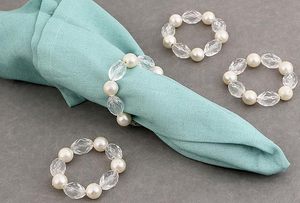 Anneau de serviette élégant de forme ronde en fer et cristal, avec détails en bois et papier, idéal pour mariages, Noël, fêtes et occasions spéciales - Product Image 2