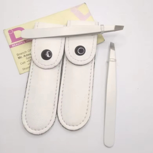 Pince à épiler à sourcils en acier inoxydable Logo personnalisé couleur blanche enduit pince à épiler inclinée épilation incarnée pince à épiler beauté - Product Image 1