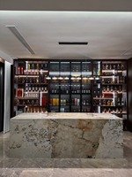 Meuble Bar Mural de Luxe Écologique avec Étagère à Vin en Verre, Éclairage LED et Hauteur Réglable – Mobilier de Bar Personnalisé pour la Maison