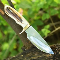 Couteau à lame polie en acier inoxydable fait à la main avec poignée en corne de cerf avec garde en laiton et gaine en cuir véritable.
